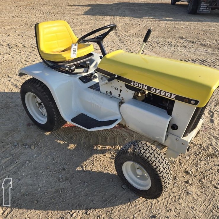 JOHN DEERE 110