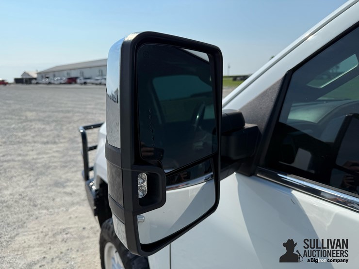 2017-chevrolet-3500hd-image-17