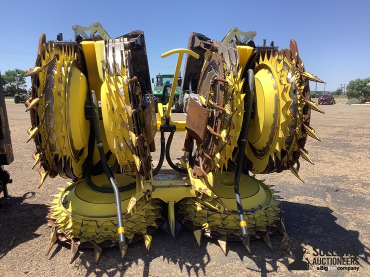 2023-john-deere-772-image-2