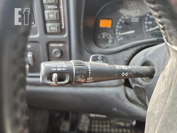 2002-chevrolet-silverado-2500-image-21