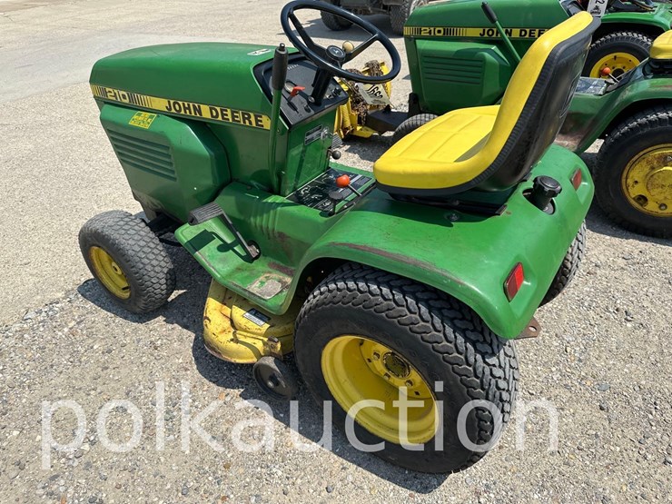 john-deere-210-image-7