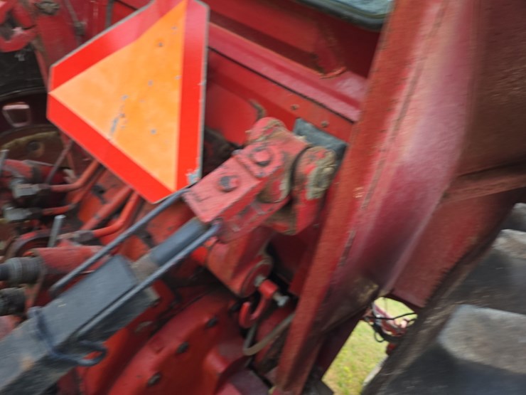 1976-ih-1466-tractor-image-34