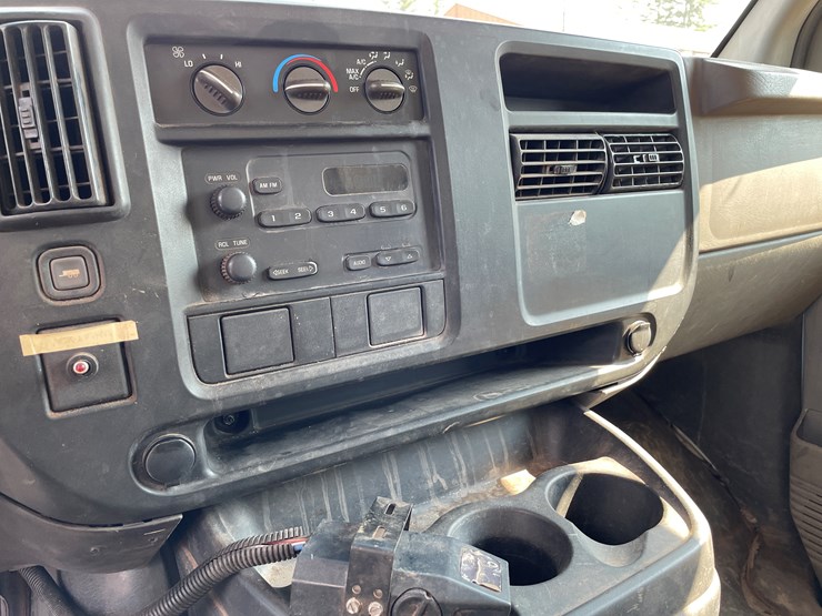 2004-chevrolet-express-g3500-image-46