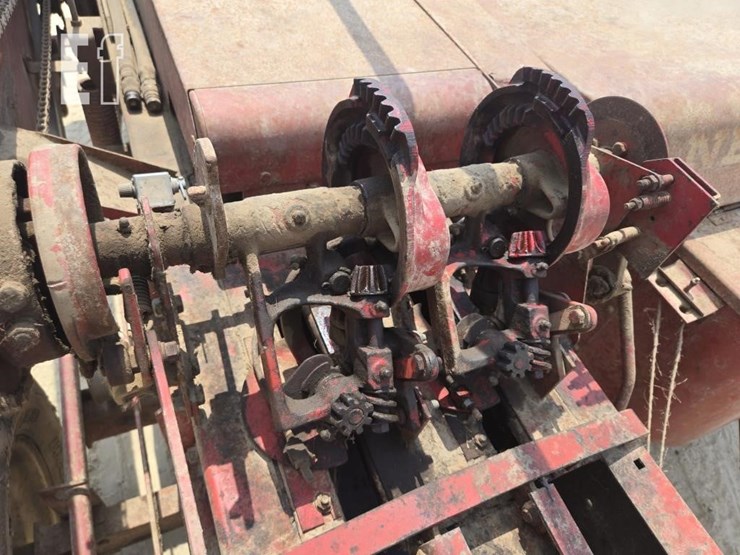 new-holland-268-image-7