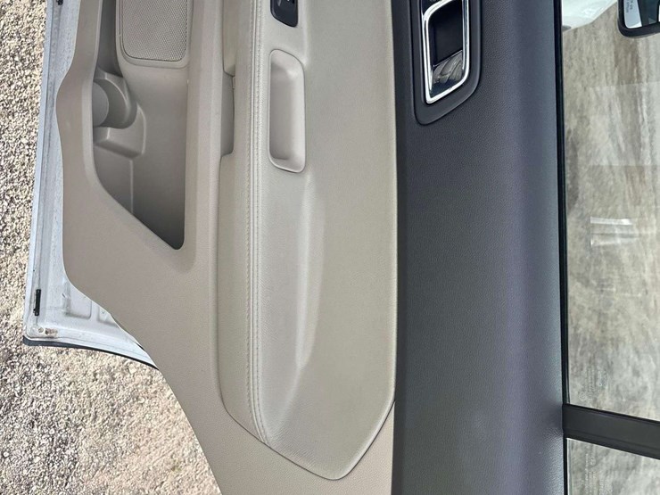 2014-ford-explorer-image-24