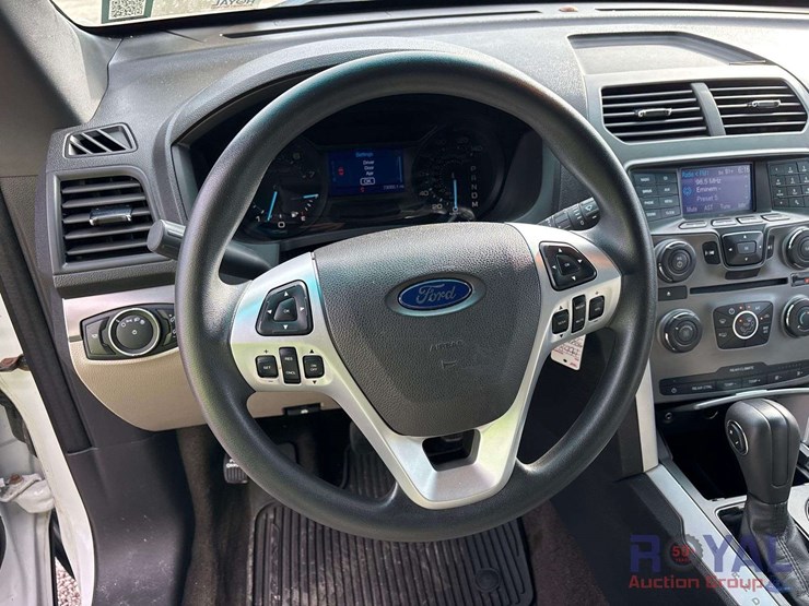 2014-ford-explorer-image-13