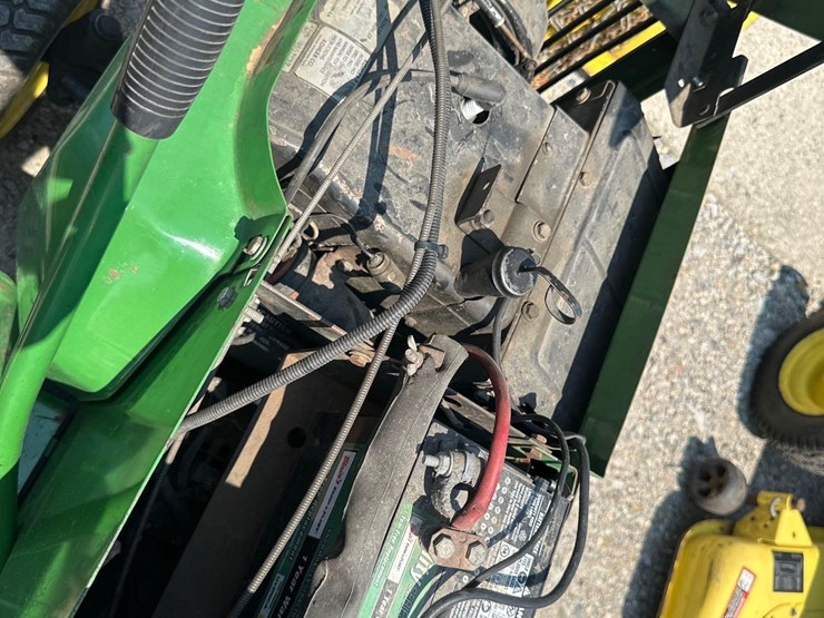 john-deere-210-image-8