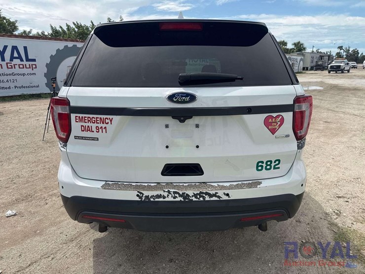 2016-ford-explorer-image-22