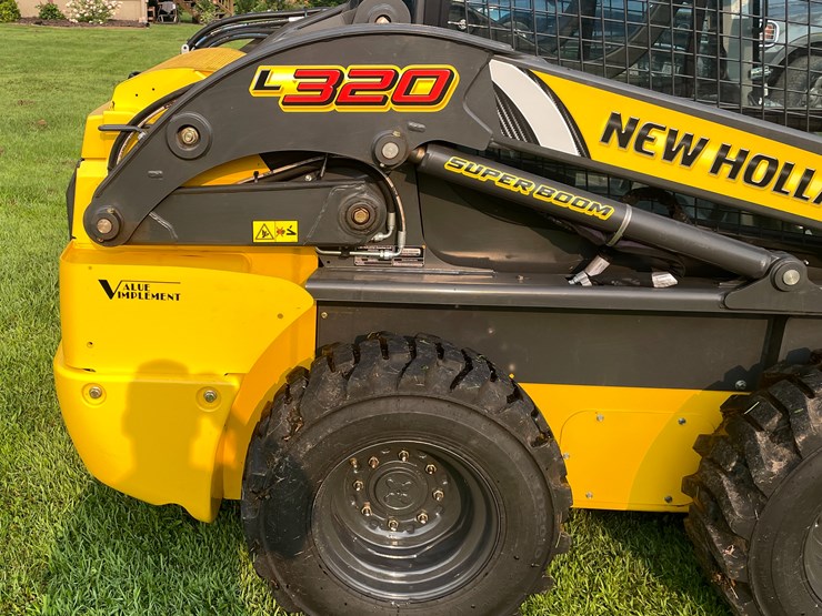 2021-new-holland-l320-image-10