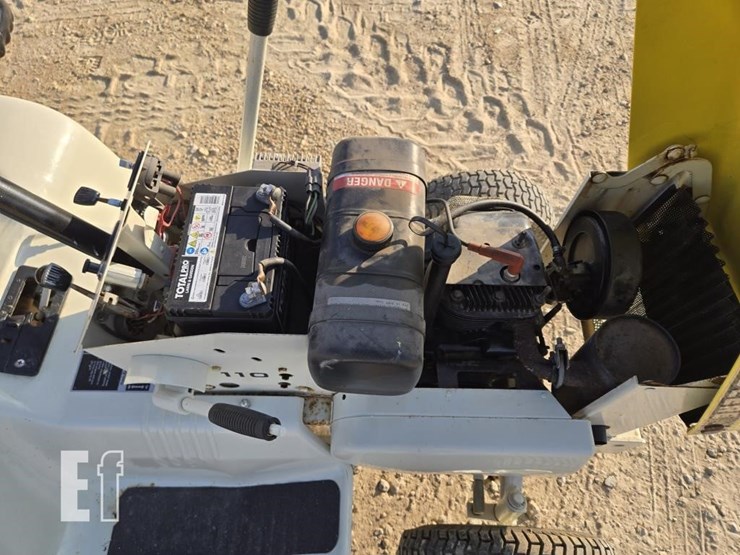 john-deere-110-image-9
