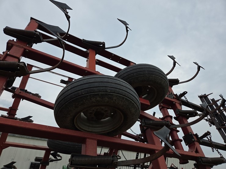 32’-cih-4300-field-cultivator-image-11