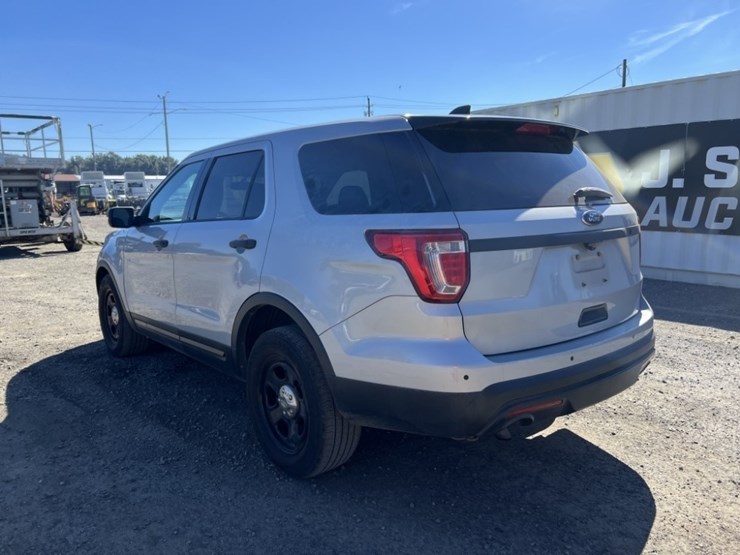 2017-ford-explorer-image-6