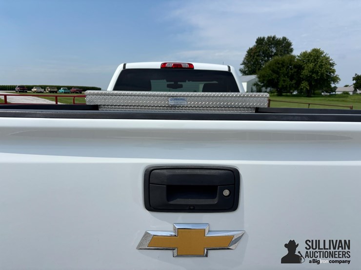 2018-chevrolet-1500-image-18