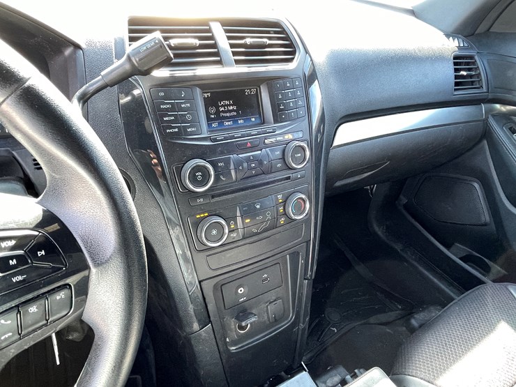 2018-ford-explorer-image-39