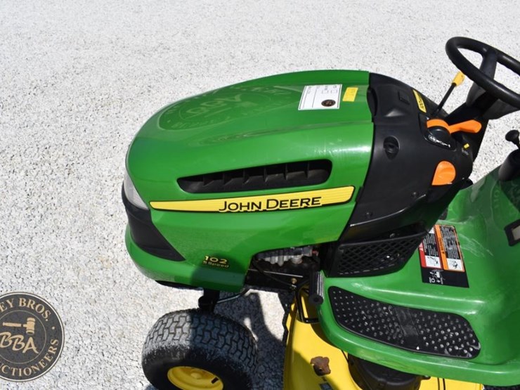 john-deere-102-image-24