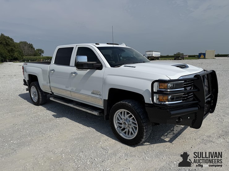 2017-chevrolet-3500hd-image-3