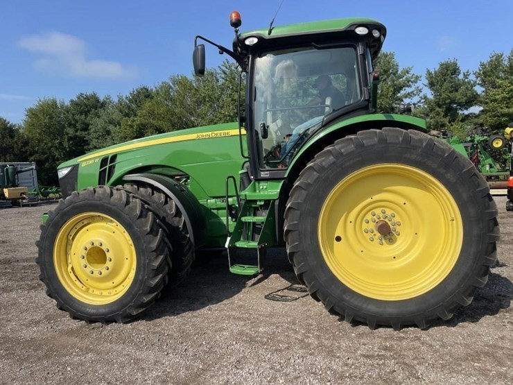 2013-john-deere-8235r-image-1