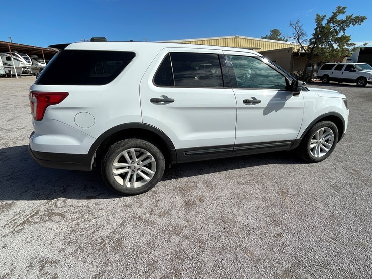 2018-ford-explorer-image-85