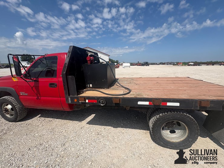2005-chevrolet-3500-image-13