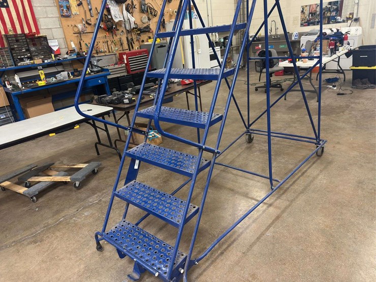 steel-rolling-ladder-image-2