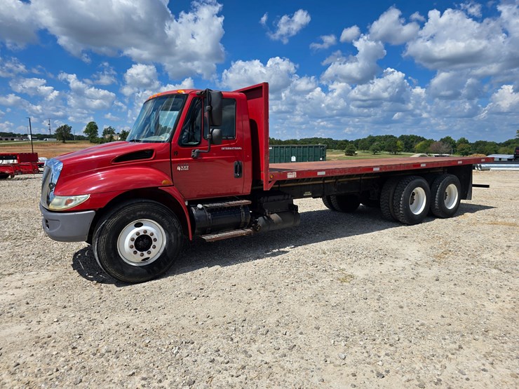 2003-international-durastar-4400-image-7