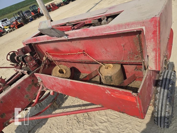 massey-ferguson-124-image-10