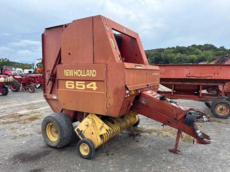 new-holland-654-image-3