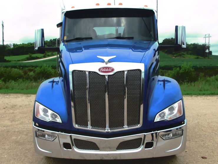 2023-peterbilt-579-image-8