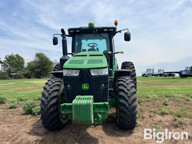 2011-john-deere-8235r-image-2