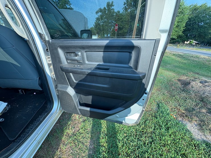 2016-dodge-ram-1500-image-54