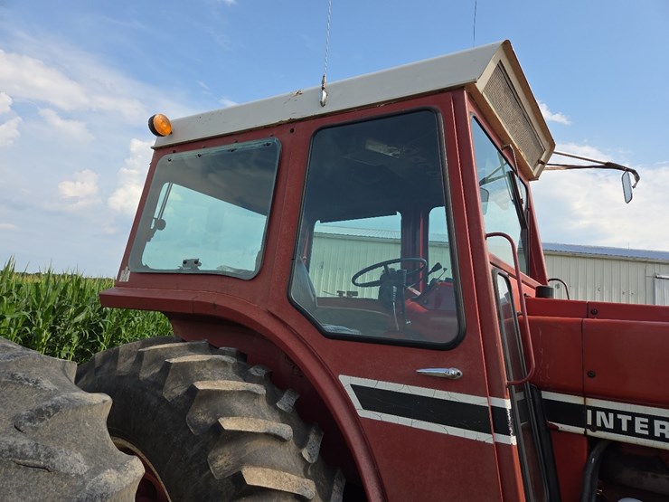 1976-ih-1466-tractor-image-42