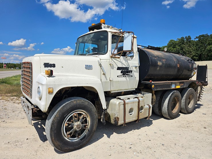 1982-ford-lt9000-image-3
