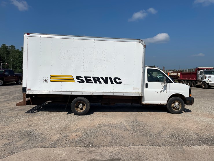 2004-chevrolet-express-g3500-image-6