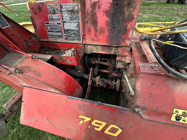 new-holland-790-image-25