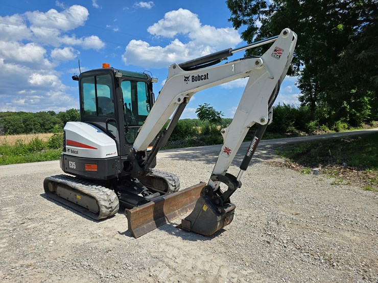 2012-bobcat-e35-image-34