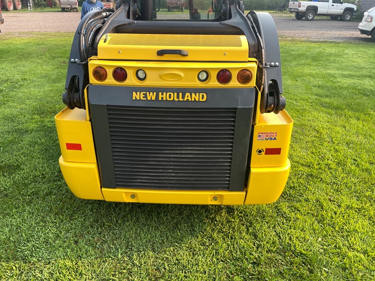 2021-new-holland-l320-image-12