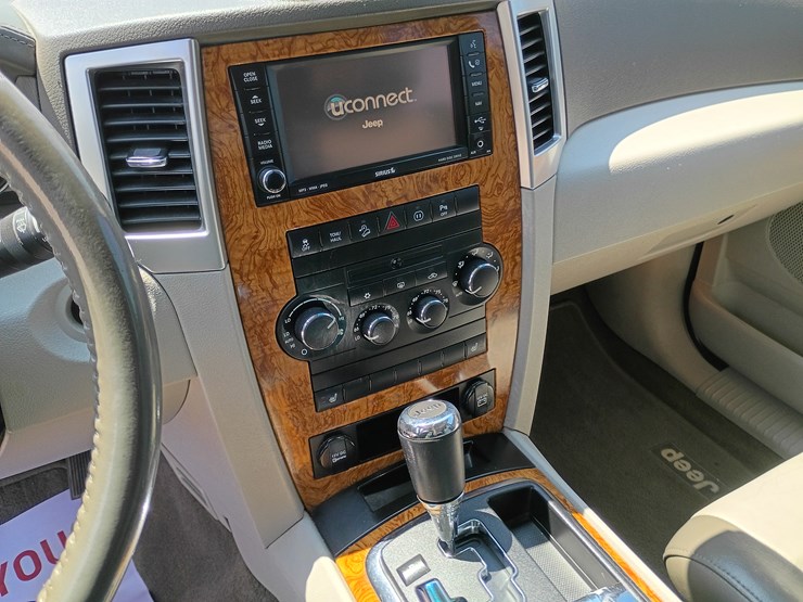 2010-jeep-grand-cherokee-image-82
