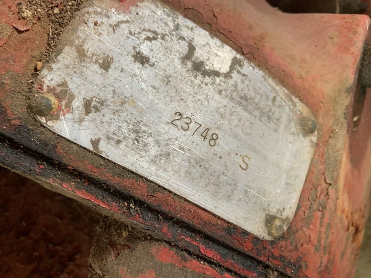 farmall-400-tractor-image-2