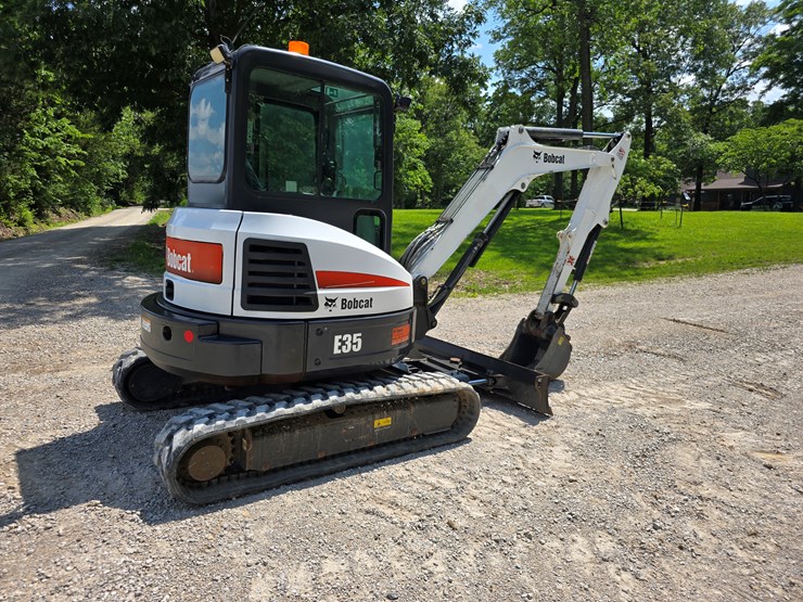 2012-bobcat-e35-image-25