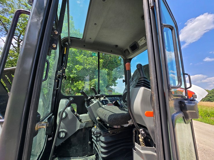 2012-bobcat-e35-image-78