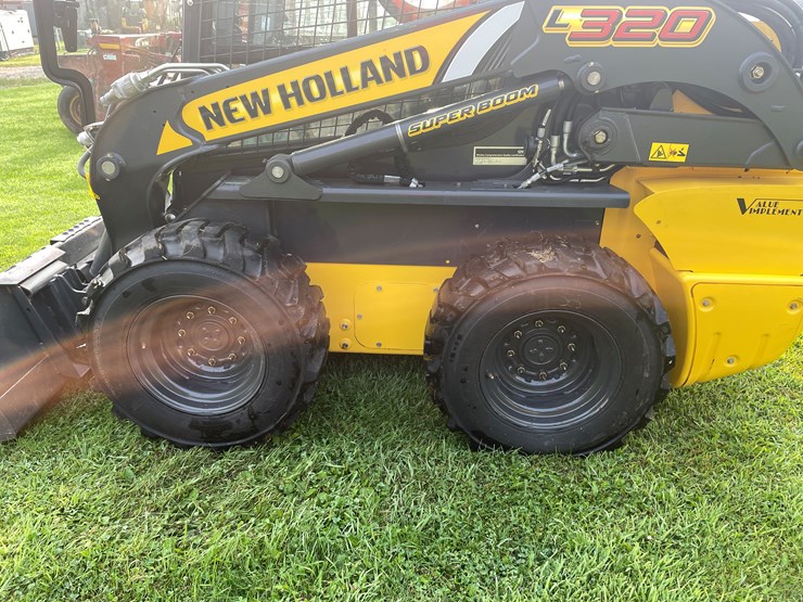 2021-new-holland-l320-image-6