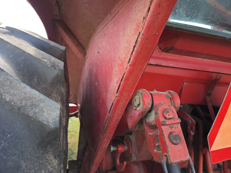 1976-ih-1466-tractor-image-36