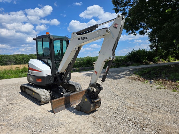 2012-bobcat-e35-image-35