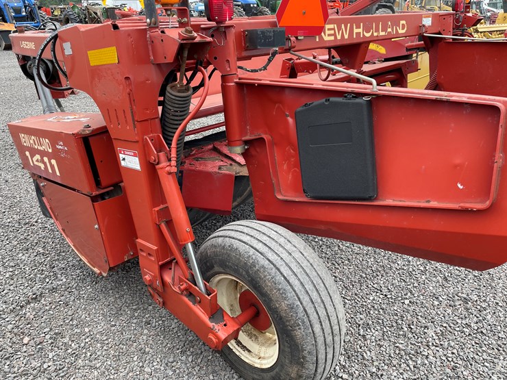 2005-new-holland-1411-image-24