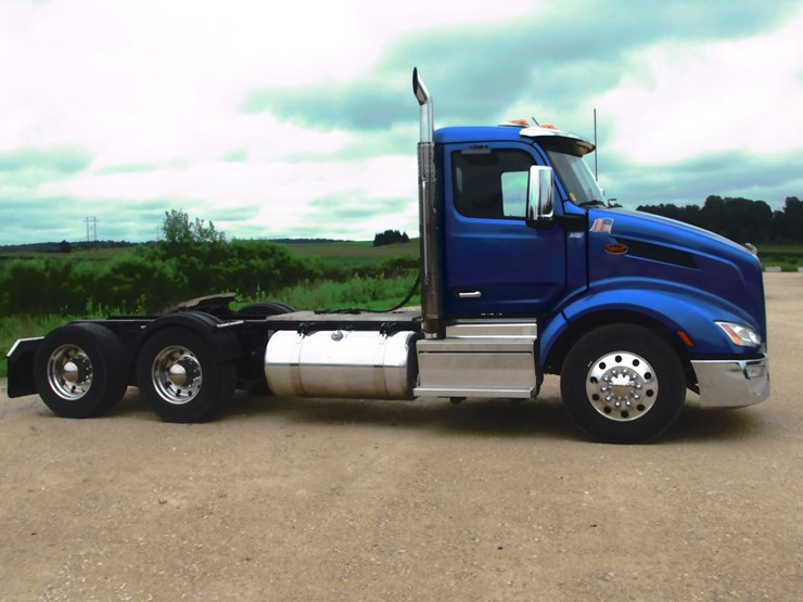 2023-peterbilt-579-image-4