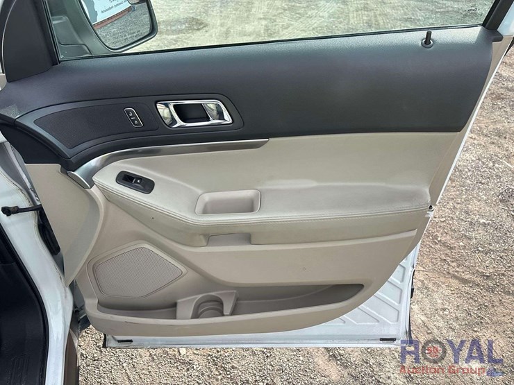 2014-ford-explorer-image-26