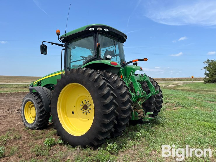 2011-john-deere-8235r-image-7