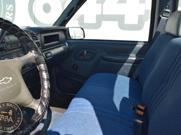 1999-chevrolet-3500-image-47