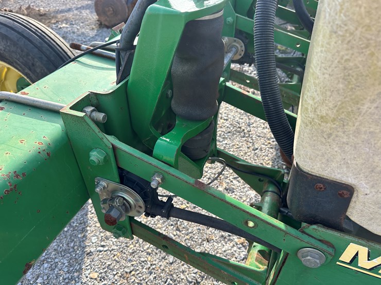john-deere-1720-image-9