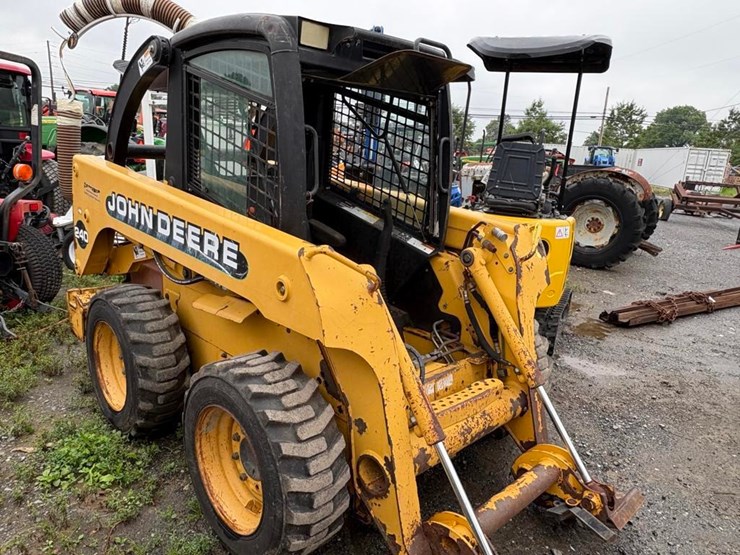 2000-john-deere-240-image-4